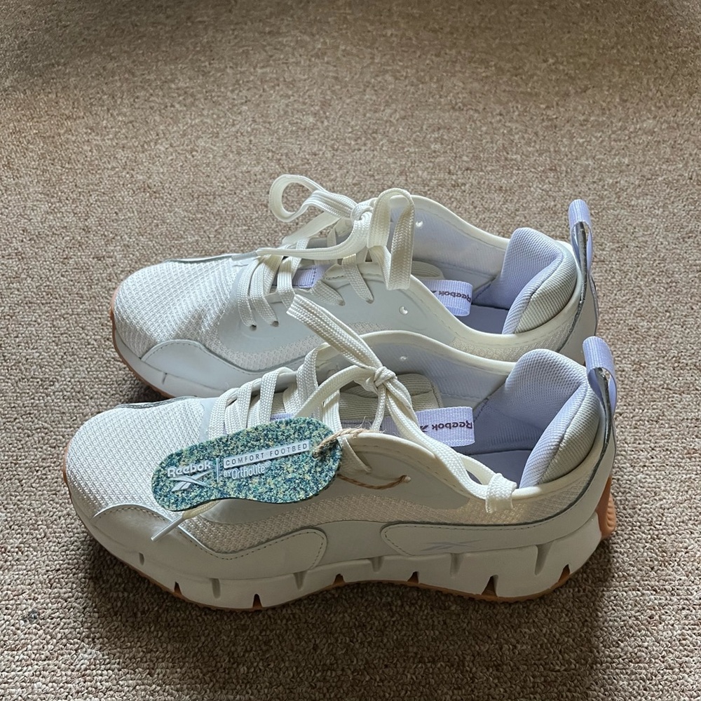 Reebok Off-White Athletic Shoes - Picture 4 of 6